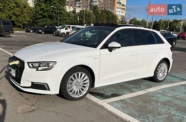 Хэтчбек Audi A3 2016 в 
