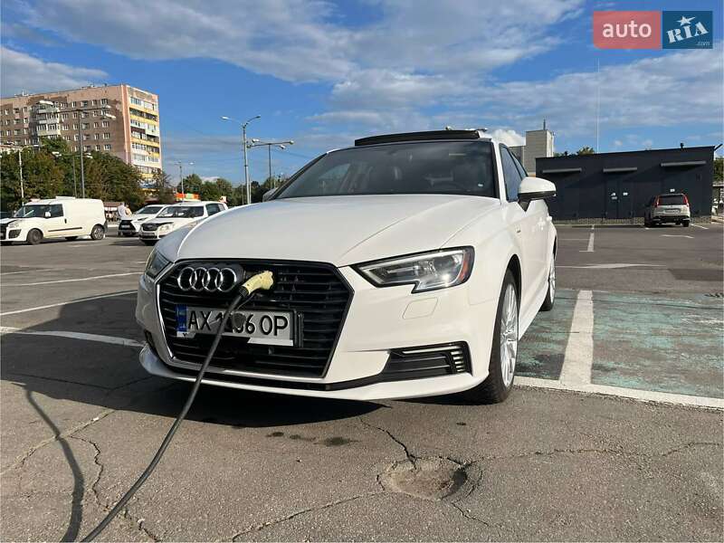 Хэтчбек Audi A3 2016 в Харькове