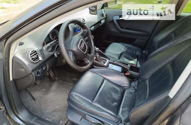 Хэтчбек Audi A3 2004 в 