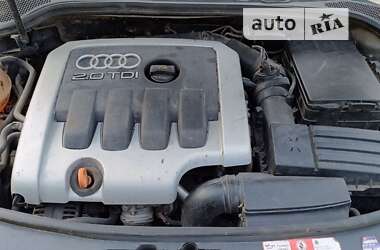 Хэтчбек Audi A3 2004 в 