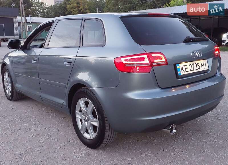 Хэтчбек Audi A3 2010 в Синельниково
