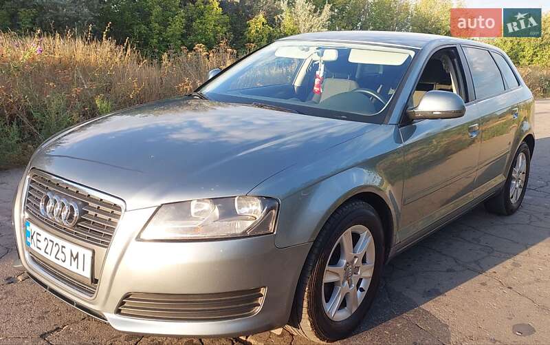 Хэтчбек Audi A3 2010 в Синельниково