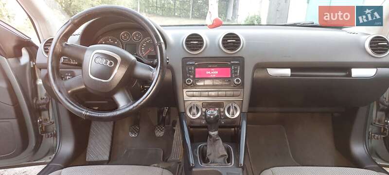 Хэтчбек Audi A3 2010 в Синельниково