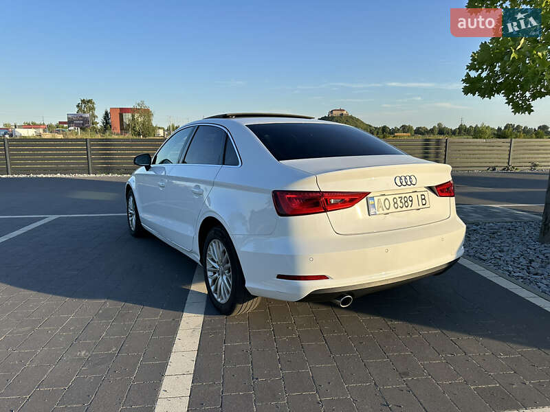 Седан Audi A3 2016 в Ужгороде