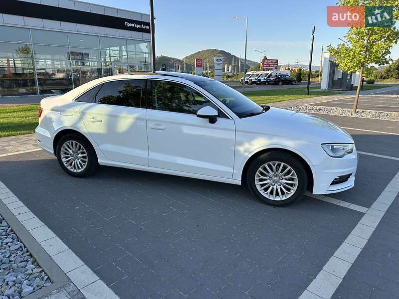 Седан Audi A3 2016 в Ужгороде