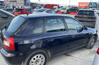 Хэтчбек Audi A3 2000 в 