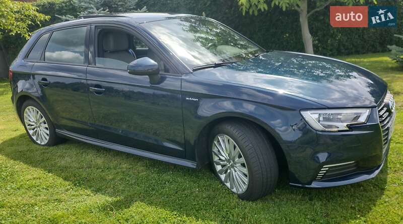 Хэтчбек Audi A3 2017 в Львове