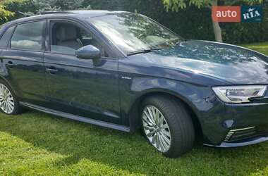 Хэтчбек Audi A3 2017 в 