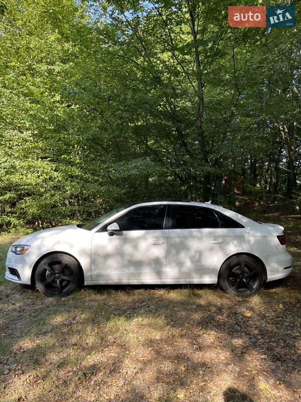 Седан Audi A3 2016 в Виноградове