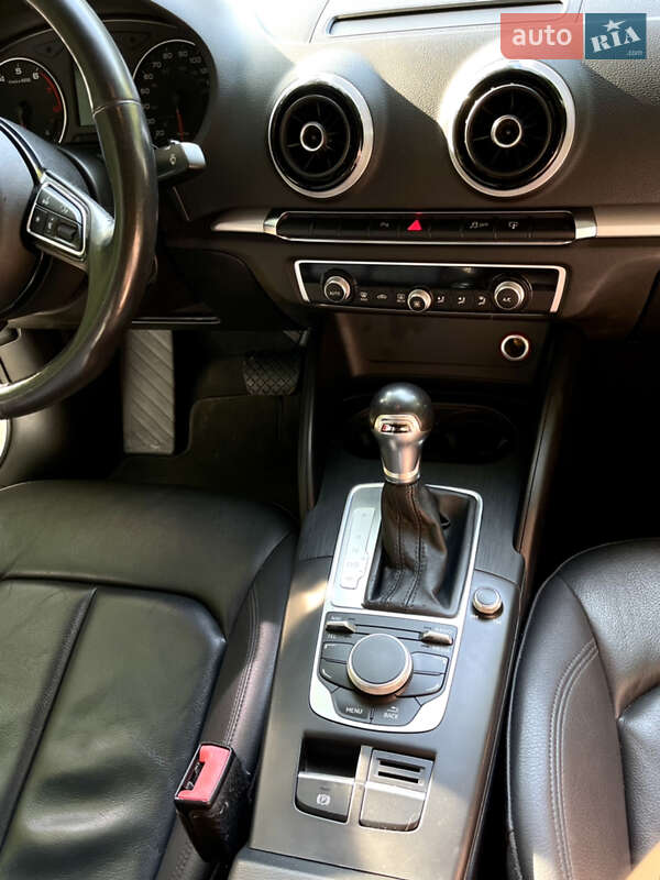 Седан Audi A3 2016 в Виноградове