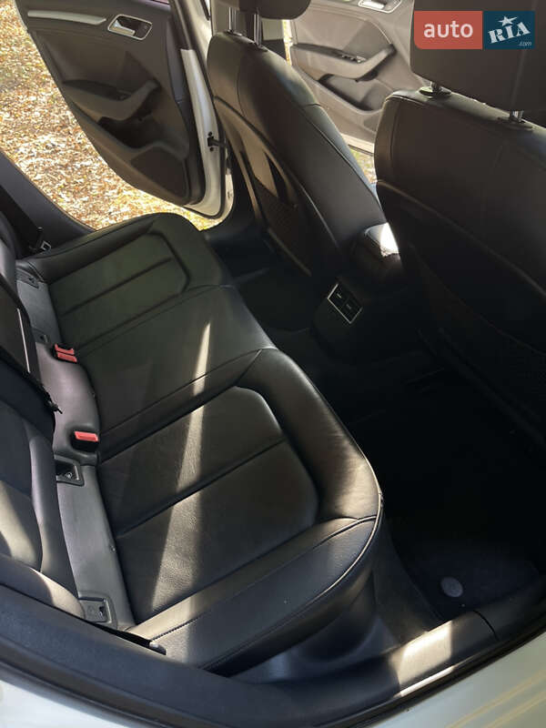 Седан Audi A3 2016 в Виноградове