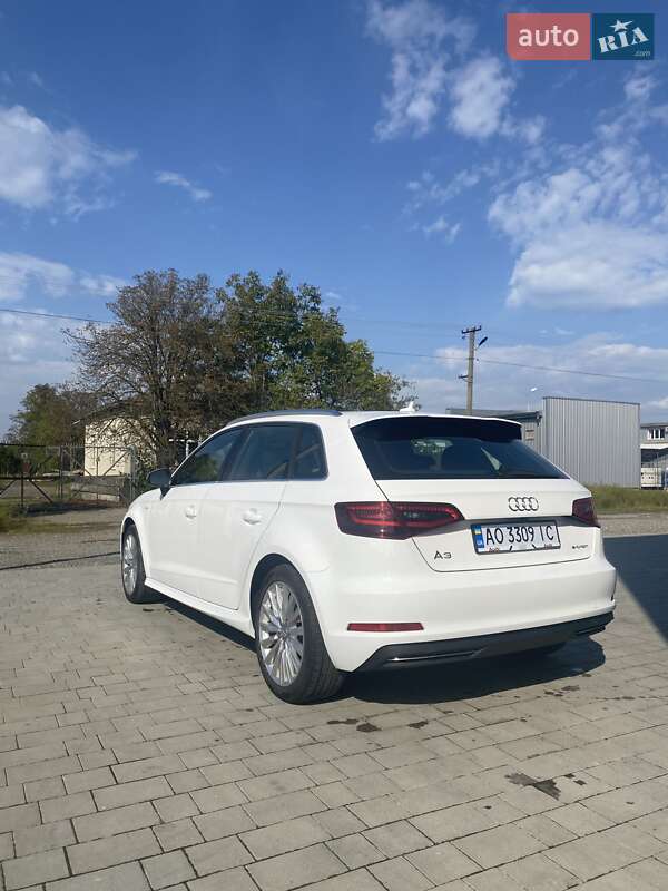 Хэтчбек Audi A3 2015 в Мукачево