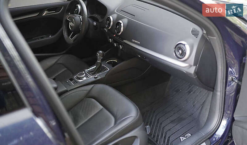 Седан Audi A3 2018 в Львове