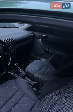 Хэтчбек Audi A3 1998 в 