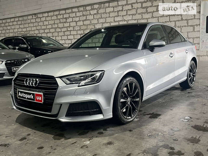 Седан Audi A3 2017 в Львове