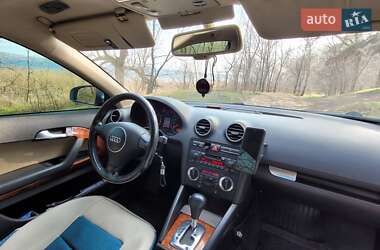 Хэтчбек Audi A3 2004 в 