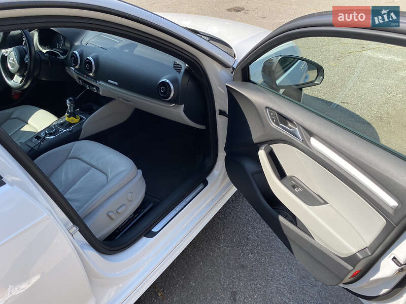 Хэтчбек Audi A3 2015 в Киеве