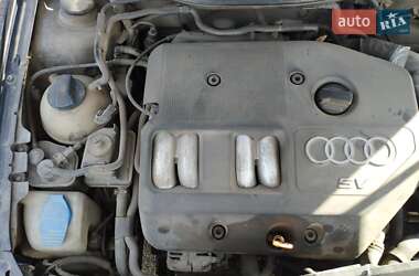 Хэтчбек Audi A3 1999 в 