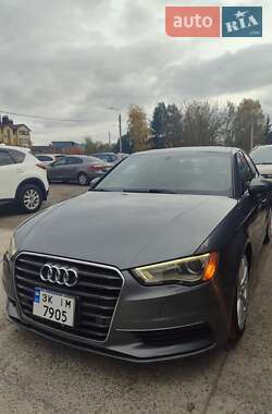 Седан Audi A3 2015 в Ровно