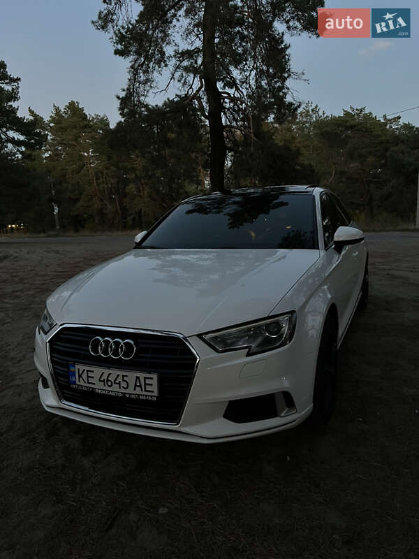 Седан Audi A3 2017 в Днепре