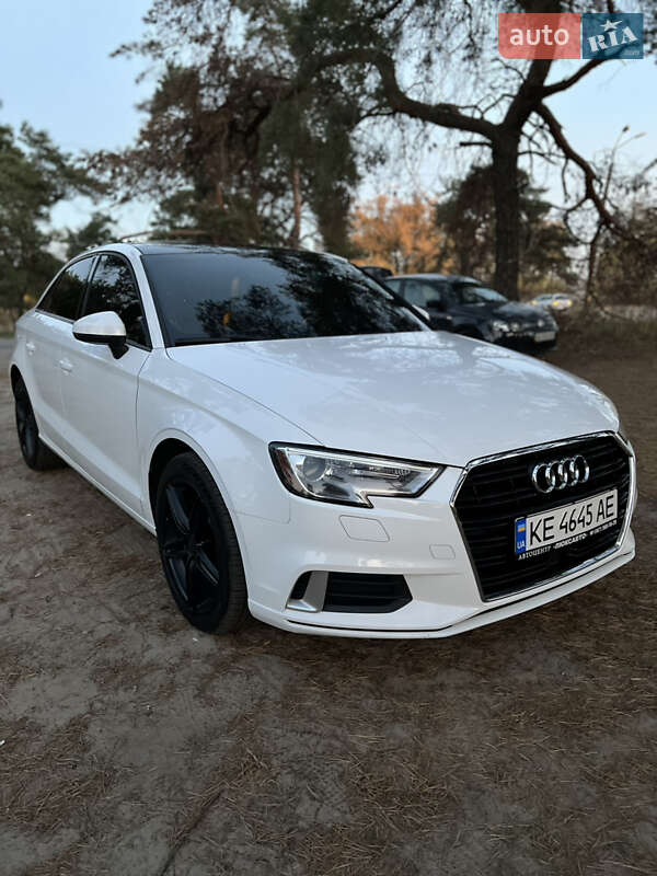 Седан Audi A3 2017 в Днепре