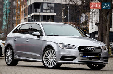 Хэтчбек Audi A3 2015 в 