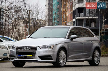 Хэтчбек Audi A3 2015 в 