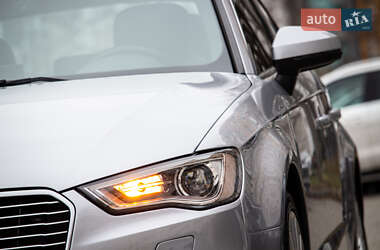 Хэтчбек Audi A3 2015 в 