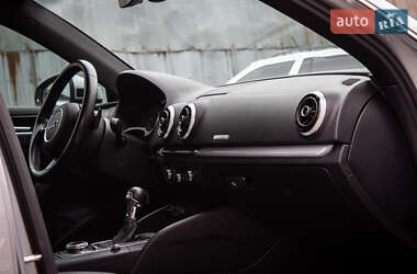 Хэтчбек Audi A3 2015 в 