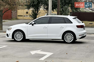 Хэтчбек Audi A3 2015 в 