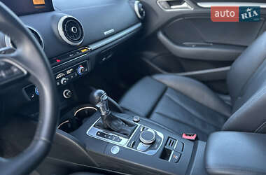 Хэтчбек Audi A3 2017 в 