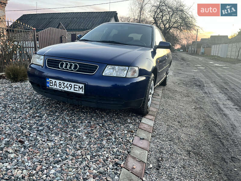 Хэтчбек Audi A3 2000 в Знаменке