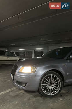 Хэтчбек Audi A3 2003 в 