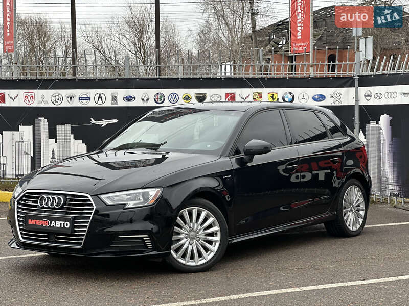 Хэтчбек Audi A3 2018 в 