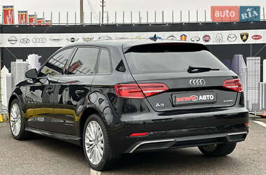 Хэтчбек Audi A3 2018 в 