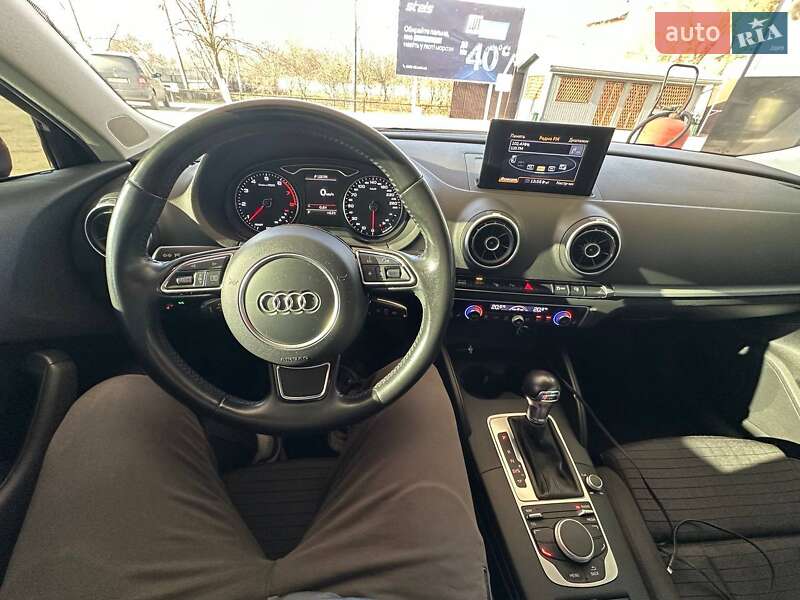 Хетчбек Audi A3 2015 в Новоселиці