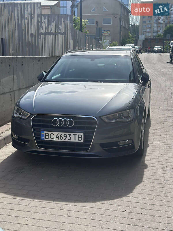 Хетчбек Audi A3 2016 в 