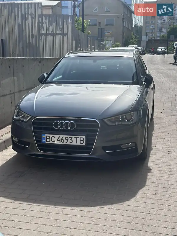 Хетчбек Audi A3 2016 в 