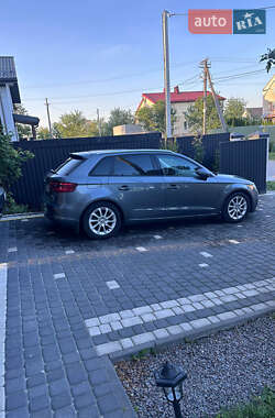 Хэтчбек Audi A3 2016 в 