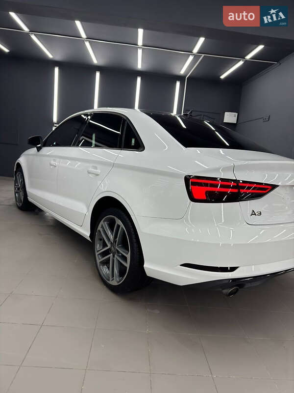 Седан Audi A3 2017 в Львове