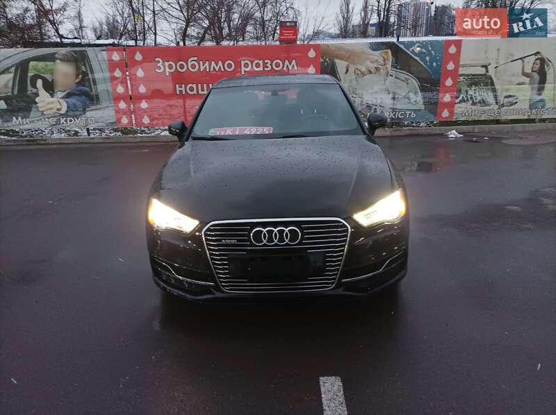 Хэтчбек Audi A3 2016 в Киеве