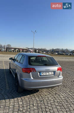 Хэтчбек Audi A3 2004 в 
