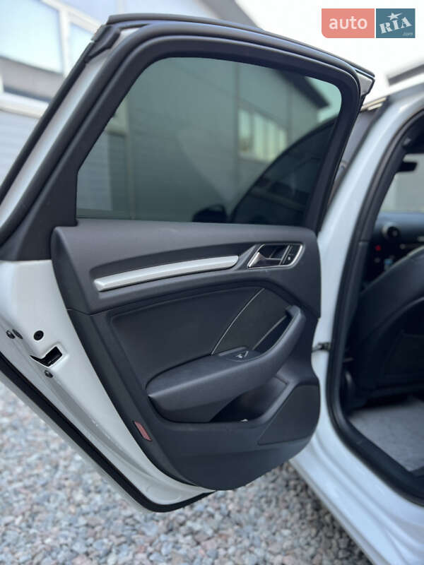 Седан Audi A3 2016 в Вишгороді