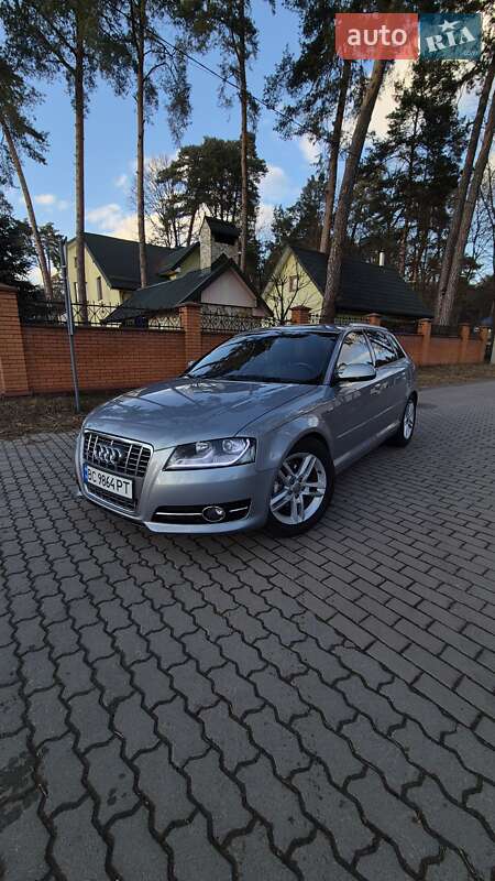 Хэтчбек Audi A3 2011 в 