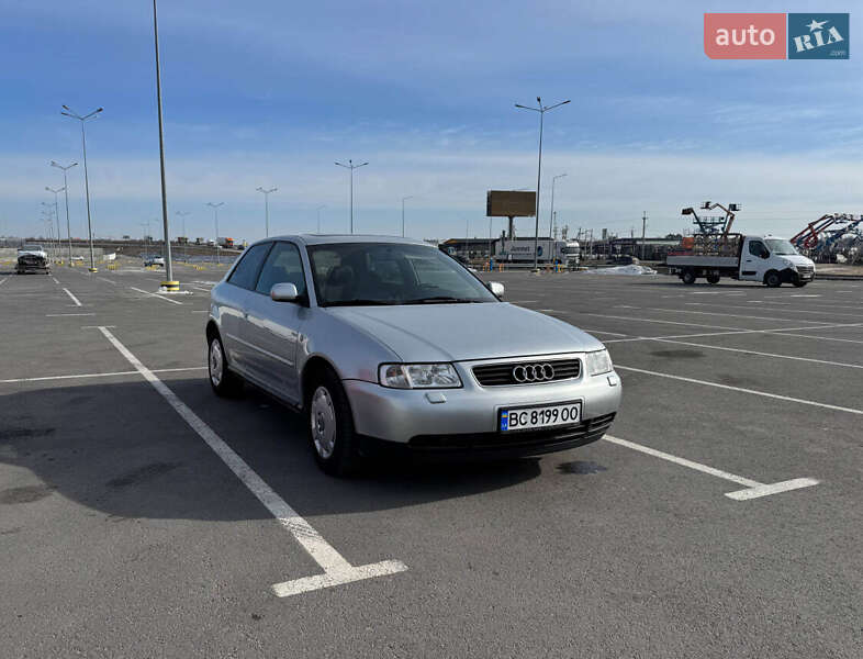 Хэтчбек Audi A3 1998 в 