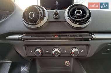 Хэтчбек Audi A3 2015 в 