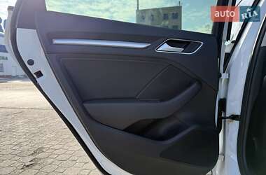 Хэтчбек Audi A3 2015 в 