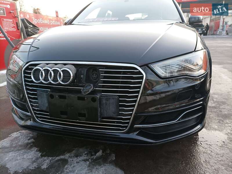 Хэтчбек Audi A3 2016 в 