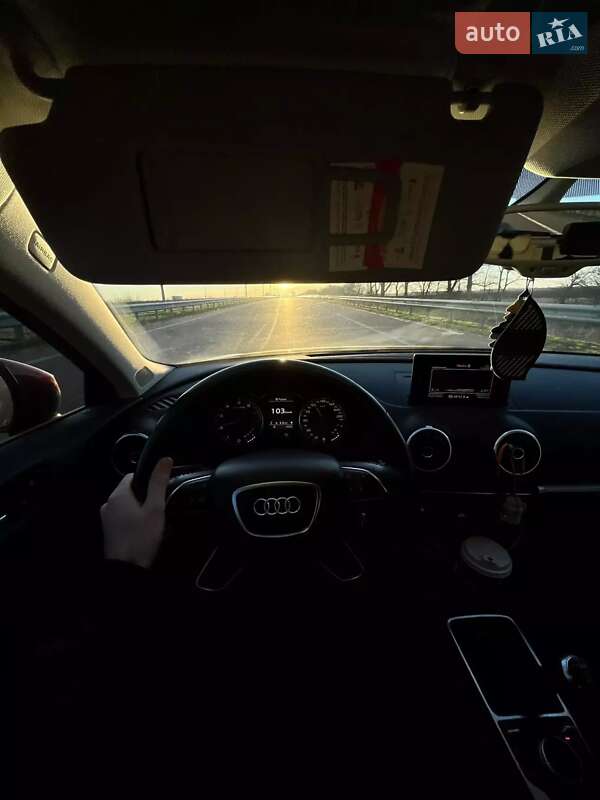 Хэтчбек Audi A3 2013 в 