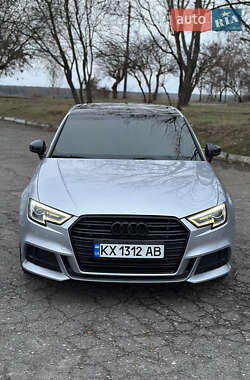 Седан Audi A3 2016 в Чугуєві